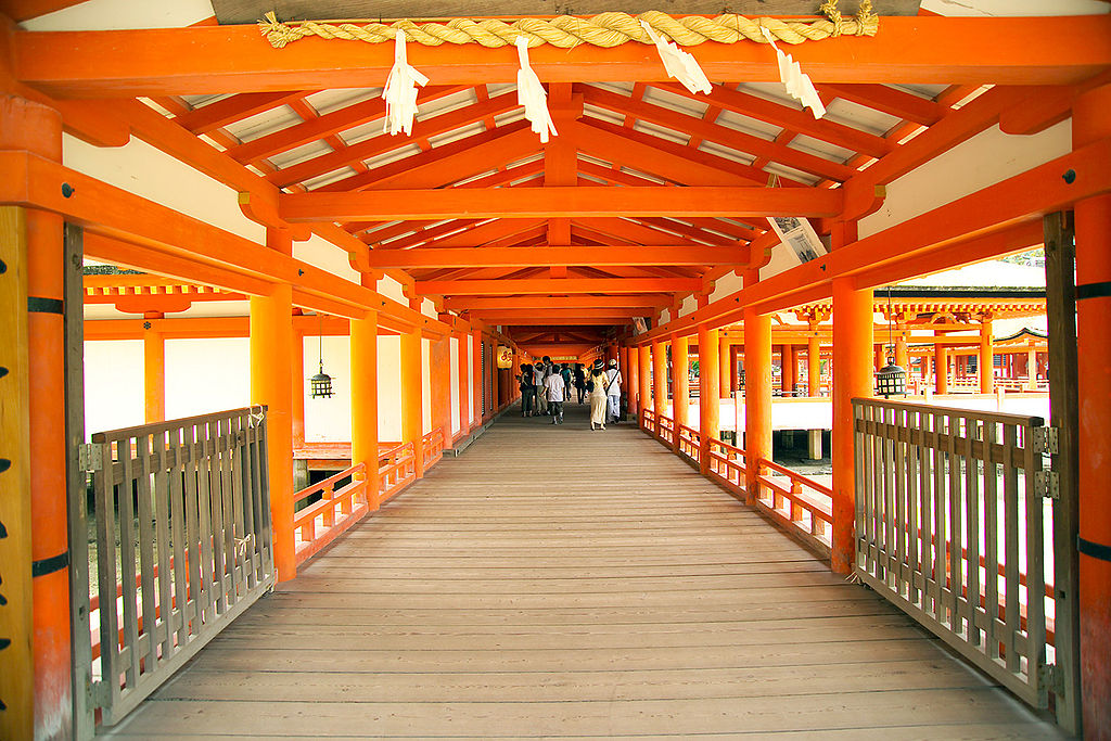 厳島神社　東廻廊（客神社付近、北から見る）